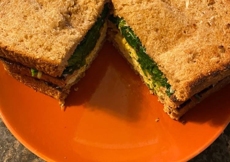 Bagaimana Menyiapkan Sandwich Simple with Over Easy Egg &amp; Veggies yang Sempurna