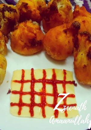 A picture of Fried Pizza Potlis.