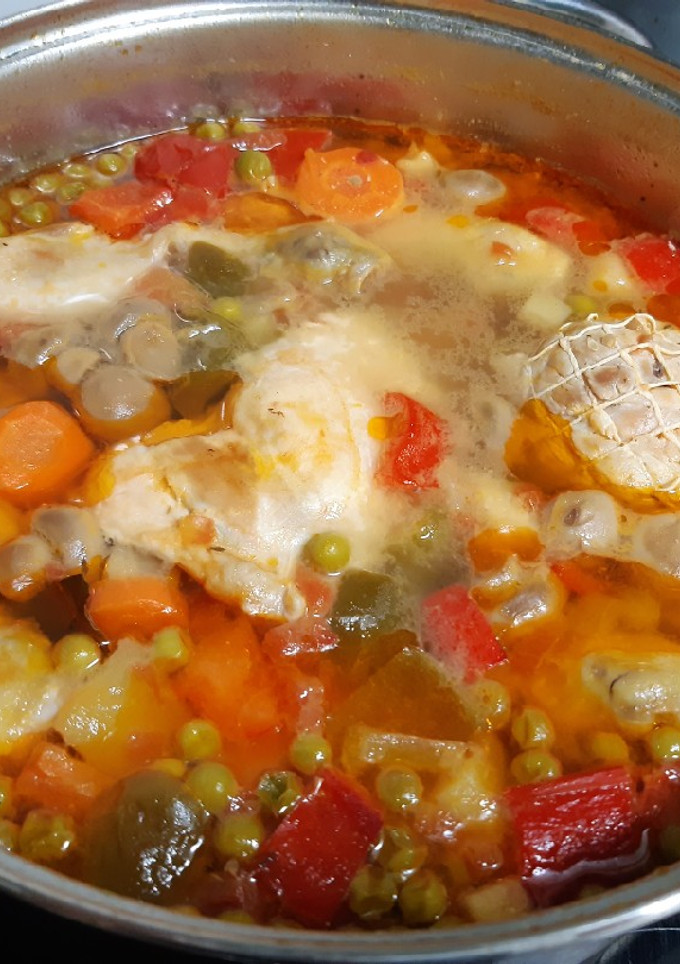 Una foto de Guiso de pollo y mucho más