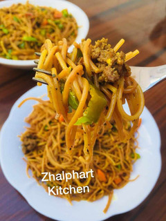 (Brown spaghetti)soyayyar taliya me kayan lambu ainihin hoton girkin