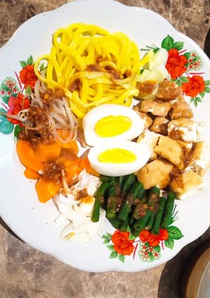 Foto resep Indonesian Salad with Peanut Sauce