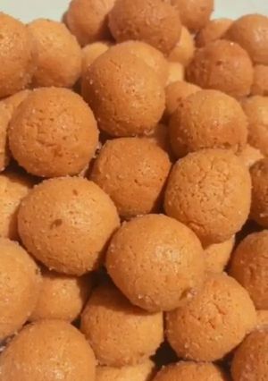 A picture of Coconut milk balls(gullisuwa).