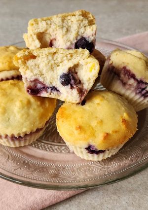 Una foto de 🫐🍋Muffins de ricota, limón y arándanos 🍋🫐
