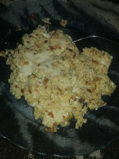 Una foto de Huevos revueltos con queso
