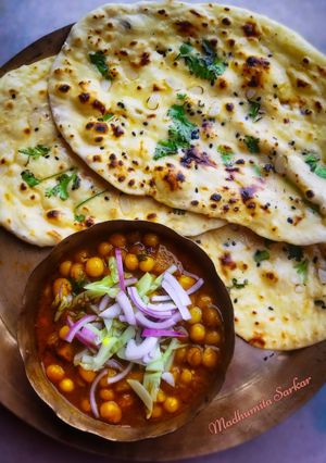 গার্লিক বাটার নান(garlic butter naan recipe in Bengali) রেসিপির প্রধান ছবি