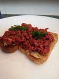 Cervelle de singe sur toast moutardé