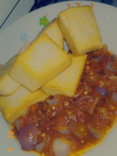 A picture of Tofu and sauce.