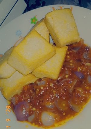 A picture of Tofu and sauce.