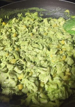 Una foto de Pollo en crema verde