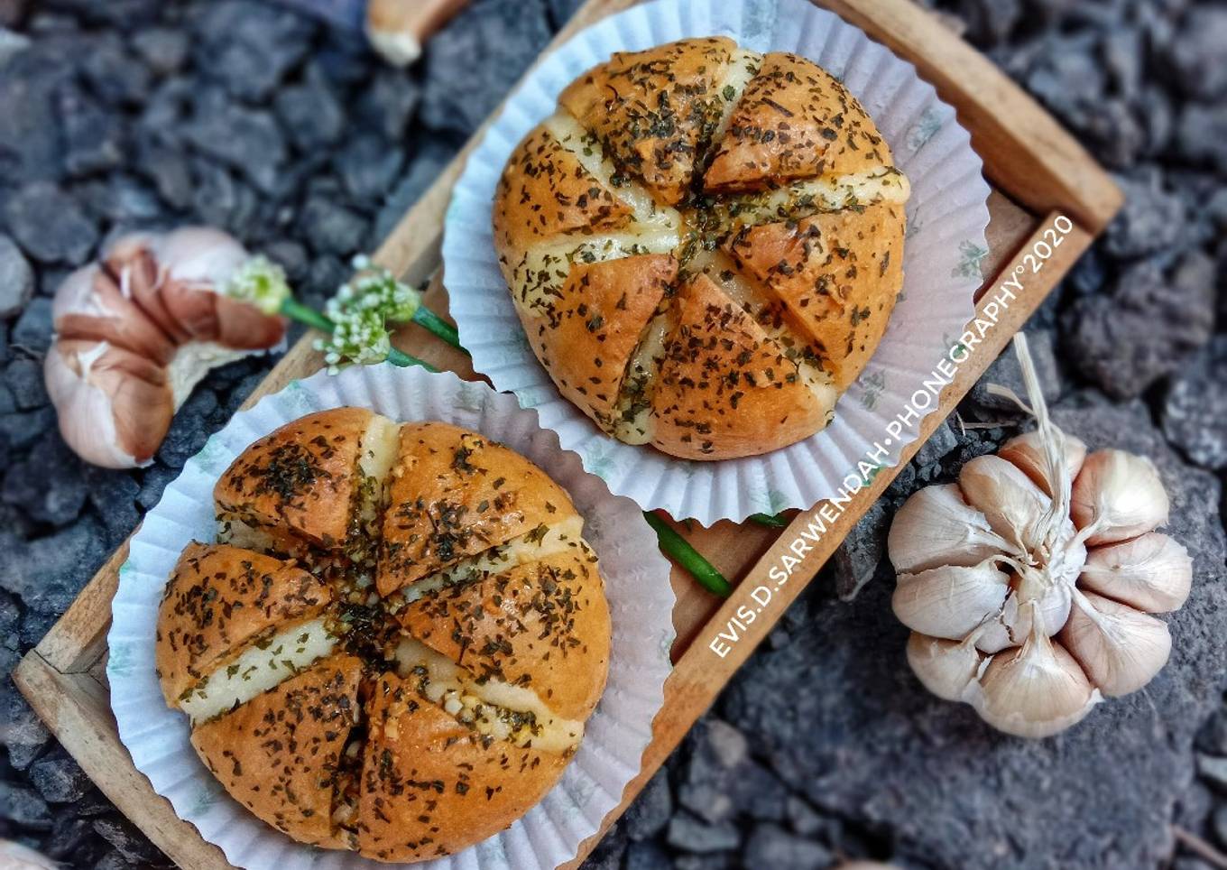 Korean Garlic Cheese Bread