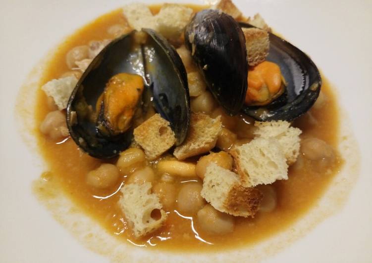 Recipe of Speedy Chickpea and mussel soup with homemade croutons