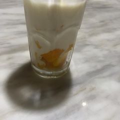 A picture of Mango and yogurt.