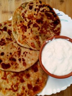 આલૂ પરાઠા(Aalu parotha recipe in Gujarati) રેસીપી મુખ્ય ફોટો