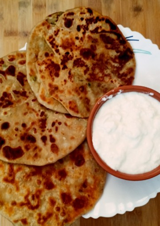 આલૂ પરાઠા(Aalu parotha recipe in Gujarati) રેસીપી મુખ્ય ફોટો