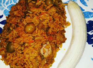 Una foto de Arroz de carne de res y cerdo en aceite de coco