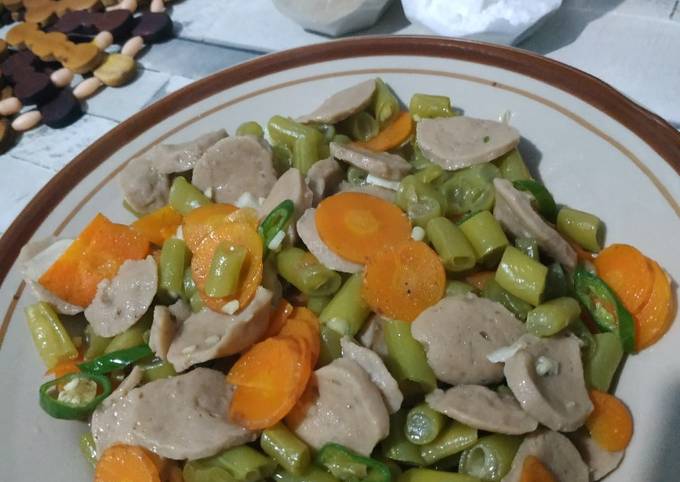 Resep Tumis bakso sayur cabe hijau yang Menggugah Selera