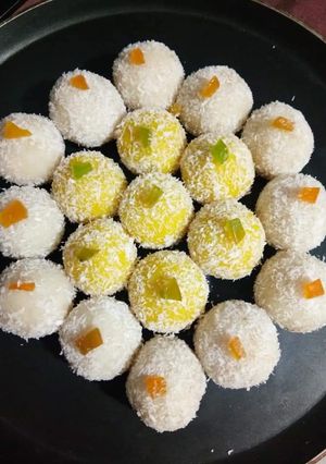 चावल आटा-नारियल लड्डू रेसिपी मुख्य फोटो