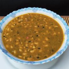 3 spice white beans curry masala A picture of 3 spice white beans curry masala.