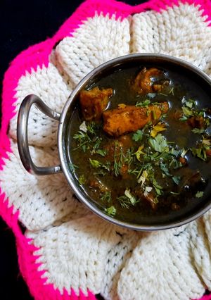 A picture of Black chicken masala.