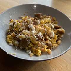 Skillet Sosis Telur Sederhana রেসিপির প্রধান ছবি