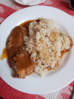 Una foto de Carne de cerdo a la cacerola en vino tinto