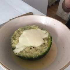 Una foto de Zapallito verde relleno con quinoa y queso😋