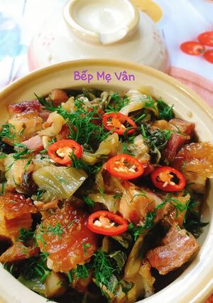 Hình của món Thịt heo quay kho cải chua.