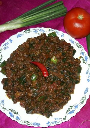 পেঁয়াজ পাতায় গুগলির কষা (peyaj patay googli kosha recipe in Bengali) রেসিপির প্রধান ছবি