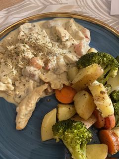 صورة لوصفة دجاج بالكريمه والفطر وخضار 🥦🍗