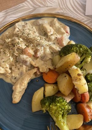 صورة لوصفة دجاج بالكريمه والفطر وخضار 🥦🍗