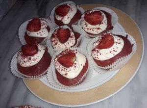 صورة لوصفة كب كيك بالفراولة 😋🍓