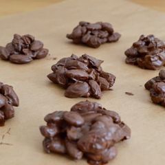 A picture of Fruit and Nut Clusters.