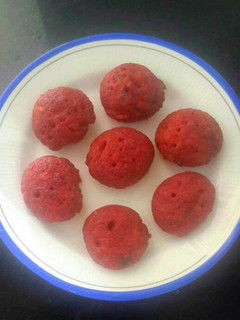 சத்துமிக்க பீட்ரூட் பணியாரம் (Sathumikka beetroot baniyaram recipe in tamil) செய்முறை முக்கிய புகைப்படம்