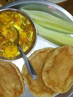 आलू मटर की सब्जी (aloo matar ki sabzi recipe in Hindi) रेसिपी मुख्य फोटो
