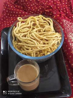 ભાવનગરી ગાંઠિયા (Bhavnagari Ganthiya Recipe In Gujarati) રેસીપી મુખ્ય ફોટો