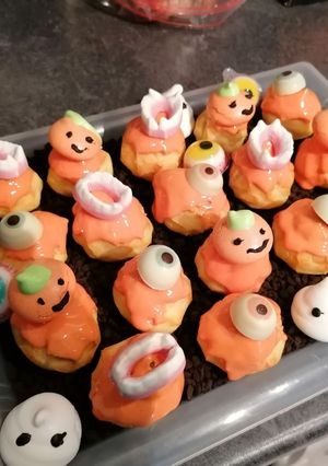Une photo de Plateau de choux gourmands d'halloween