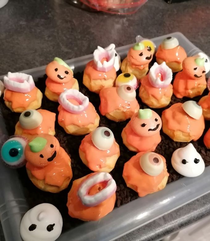 Une photo de Plateau de choux gourmands d'halloween