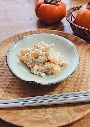 A picture of Japanese persimmon salad dressed with "Tofu".