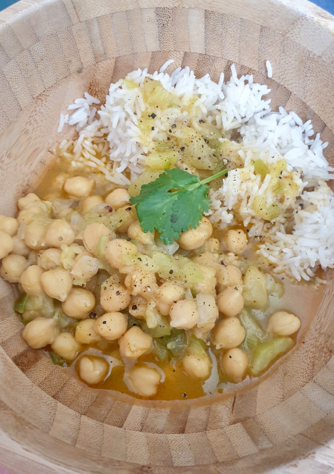 Una foto de Garbanzos vegetarianos al curry con Mambo