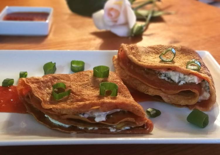 Crepes salados rellenos con queso y mermelada de pimientos - sin