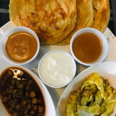 A picture of Chana Chola, omellete and paratha.