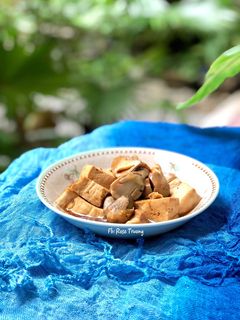 Hình của món Đậu Hũ Kho Nấm Rơm Ngày Mưa.
