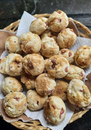 Una foto de Bollitos con salame y fécula de mandioca