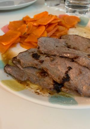 Una foto de Cena rápida y riquísima: Boniato en microondas y filetes