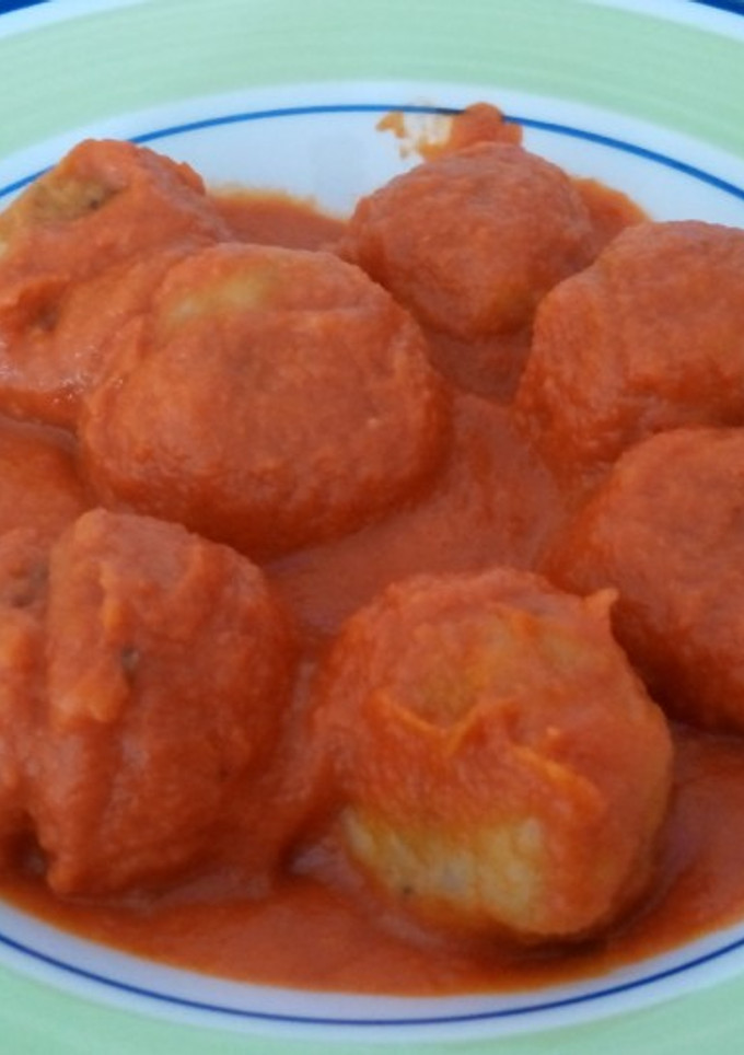 Una foto de Albóndigas de pescado en salsa de zanahorias