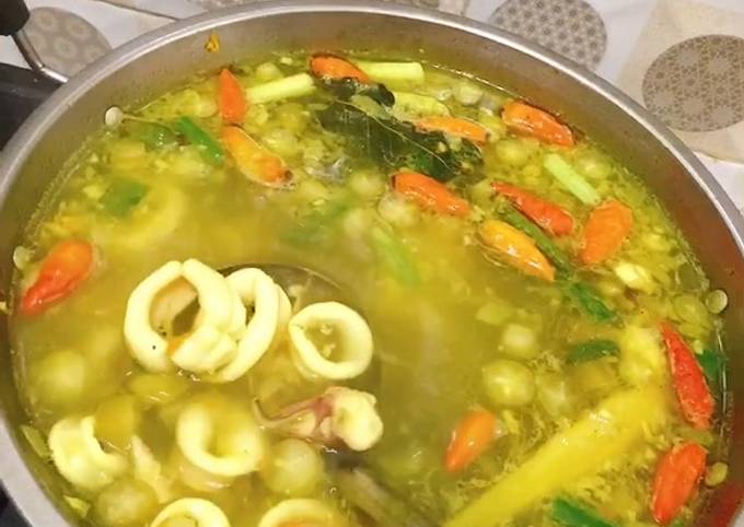 Sayur kuning cumi asem pedes