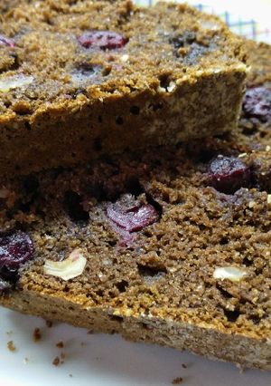 Una foto de Budín de algarroba, nueces y arándanos