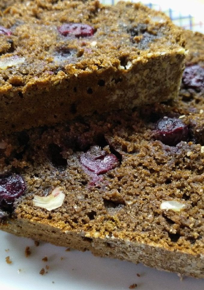 Una foto de Budín de algarroba, nueces y arándanos