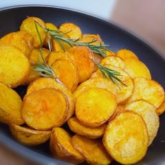 A picture of Garlic roasted potatoes.
