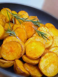 A picture of Garlic roasted potatoes.